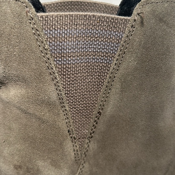 TOMS Women's Esme Desert Taupe Suede Chelsea Boot Size 8. 2.5” heel size - Picture 12 of 15